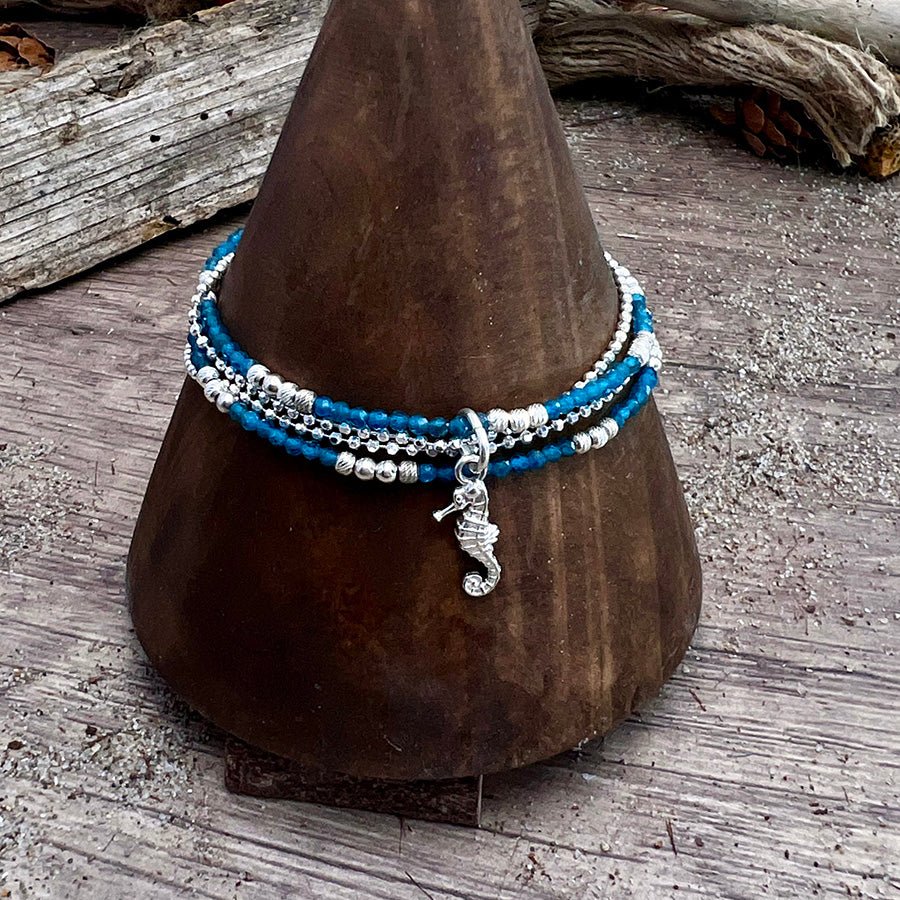 Bracelet femme multi - rang SEAHORSE & SEA BOSS – perles d’apatite facettée, pampille hippocampe et argent 925 – bijoux fait main en argent 925 | Pitch & Néo