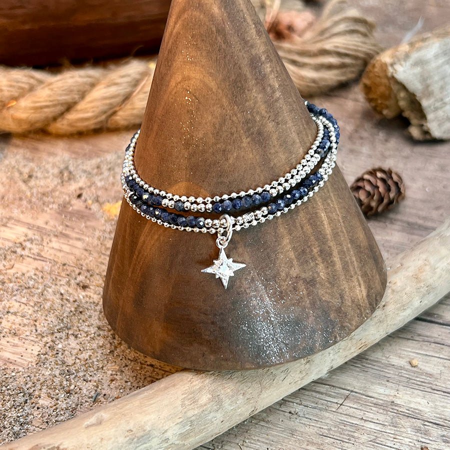 Bracelet femme multi - rang SHOOT ME BABY, I'M A STAR – perles de saphir facettées, pendentif étoile du Nord zircons et argent 925 – bijoux fait main en argent 925 | Pitch & Néo