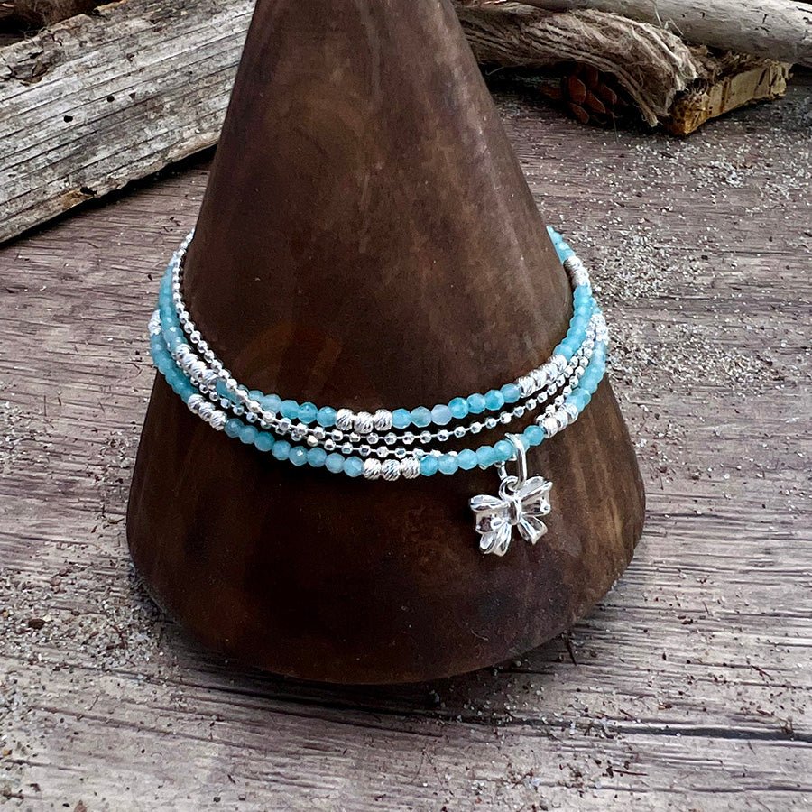 Bracelet femme multi - rang TIE ME UP, CÔTE D’AZUR – perles d’amazonite facettées, perles argent 925 et pendentif nœud – bijoux fait main en argent 925 | Pitch & Néo