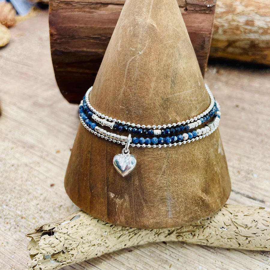 Bracelet femme NOT YOURS, SWEETHEART – multi - rangs en perles de saphir & cœur bombé, argent 925 – bijoux fait main en argent 925 | Pitch & Néo