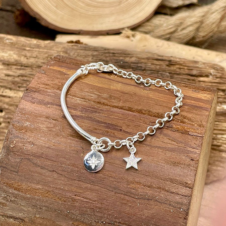 Bracelet femme PLAY WITH MY STAR – demi - jonc, chaîne jaseron, médaille ronde miroir gravée rose des vents et étoile pavée de zircons en argent 925 – bijoux fait main en argent 925 | Pitch & Néo