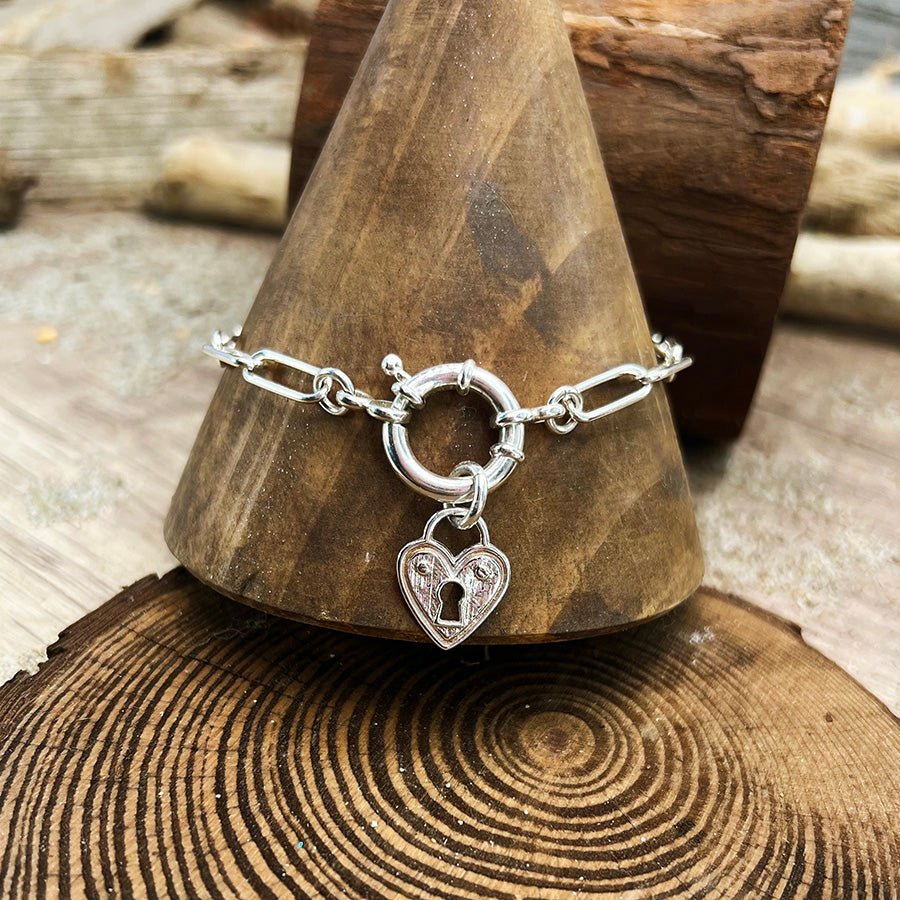 Bracelet femme PROPERTY OF NOBODY – chaîne à maillons rectangulaires oversize, fermoir bouée & pendentif cœur cadenas et argent 925 – bijoux fait main en argent 925 | Pitch & Néo
