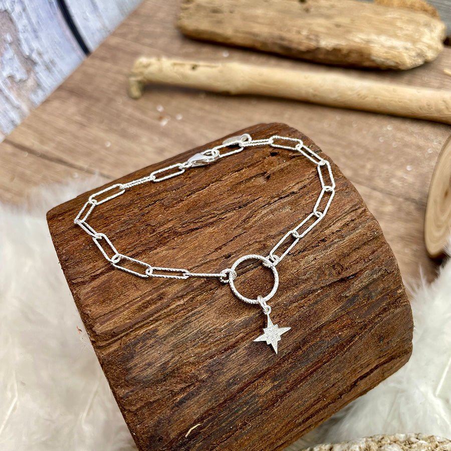 Bracelet femme SUPERNOVA BABY – chaîne forçat à maillons rectangulaires scintillante, anneau ajouré & pendentif étoile polaire sertie de zircons et argent 925 – bijoux fait main en argent 925 | Pitch & Néo