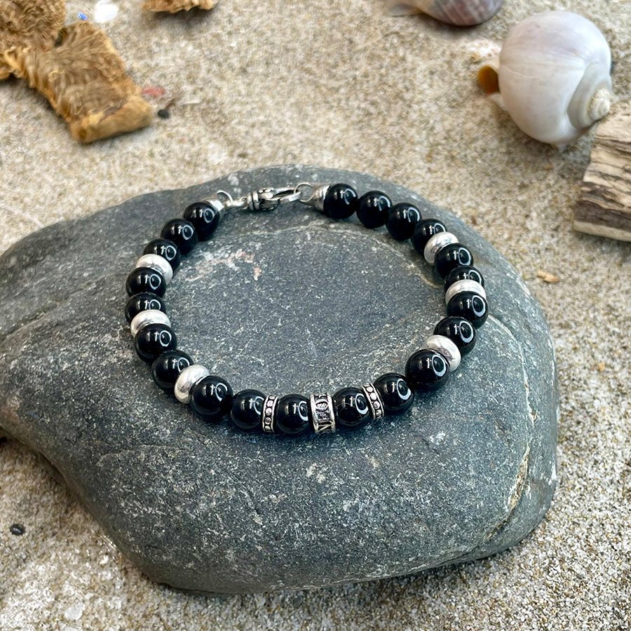Bracelet homme BAD HABIT – perles d’onyx 8 mm, donut signature, fermoir mousqueton et argent 925 – bijoux fait main en argent 925 | Pitch & Néo