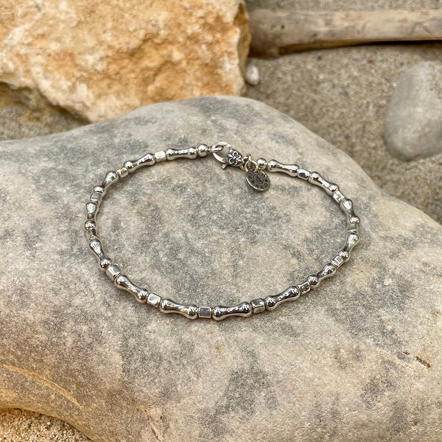 Bracelet homme BONE IDENTITY – argent 925 perles os, perles carrées et fermoir fleur de lys – bijoux fait main en argent 925 | Pitch & Néo