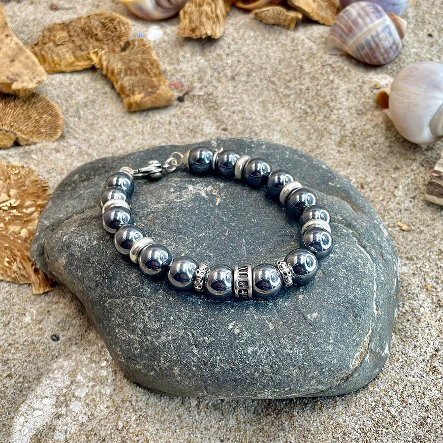 Bracelet homme DARK MATTER – perles de térahertz du Japon 10 mm, donuts Pitch & Néo®, fermoir tête de mort et argent 925 – bijoux fait main en argent 925 | Pitch & Néo