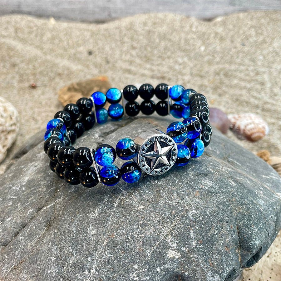 Bracelet homme double - rang BLACK STAR VISION – perles d’onyx 8 mm, perles lumineuses bleues, palet étoile signature et argent 925 – bijoux fait main en argent 925 | Pitch & Néo