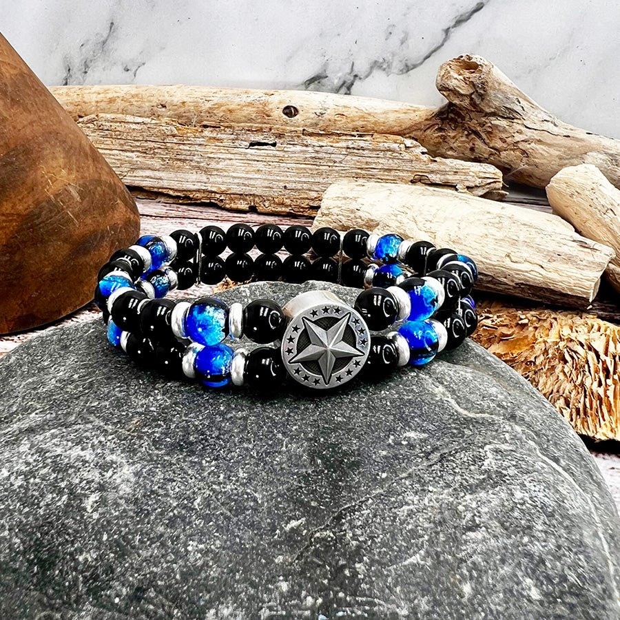 Bracelet homme double - rang STAR & SIN – perles d’onyx 8 mm, perles lumineuses bleues, palet étoile signature et argent 925 – bijoux fait main en argent 925 | Pitch & Néo