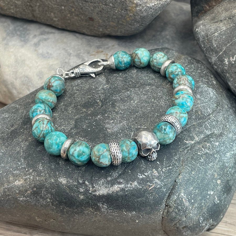 Bracelet homme DRAGON BONES – perles de turquoise sud - africaine 10 mm, tête de mort Pitch & Néo® et fermoir dragon argent 925 – bijoux fait main en argent 925 | Pitch & Néo