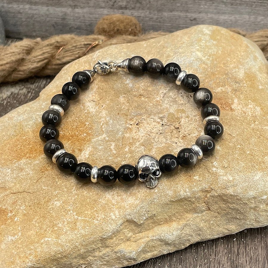 Bracelet homme FATAL ATTRACTION – perles d’obsidienne argentée 8 mm, tête de mort signature argent 925 et fermoir mousqueton – bijoux fait main en argent 925 | Pitch & Néo
