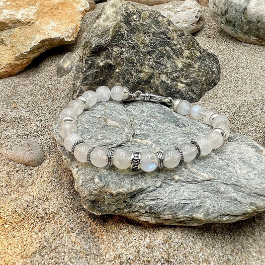 Bracelet homme GHOST LOVER – perles de pierre de lune 8 mm, donut artisanal et fermoir mousqueton argent 925 – bijoux fait main en argent 925 | Pitch & Néo