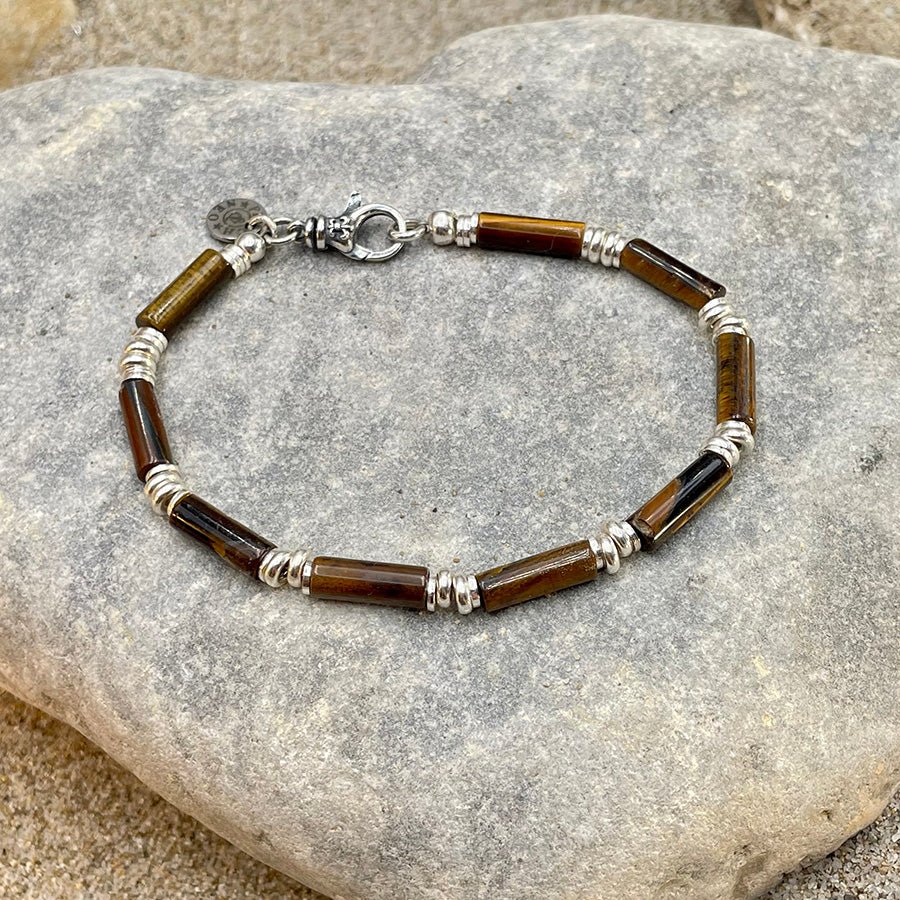 Bracelet homme GOLDEN CLAWS – perles tubes œil de tigre, argent 925 et fermoir mousqueton – bijoux fait main en argent 925 | Pitch & Néo