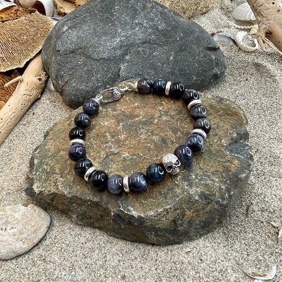 Bracelet homme HELL VISION – perles d’œil de faucon 10 mm, tête de mort argent 925 et fermoir skull – bijoux fait main en argent 925 | Pitch & Néo