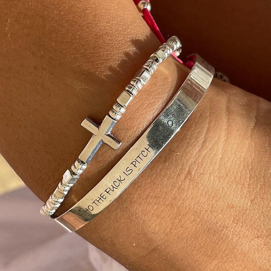 Bracelet homme HOLY BASTARD – perles carrées et rondelles texturées, croix argent 925 et fermoir fleur de lys – bijoux fait main en argent 925 | Pitch & Néo