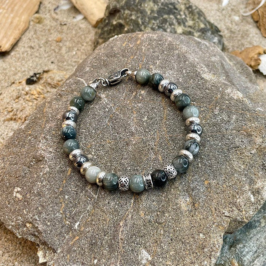 Bracelet homme IRON VISION – perles d’œil d’aigle et térahertz 8 mm, donut artisanal et fermoir fleur de lys argent 925 – bijoux fait main en argent 925 | Pitch & Néo