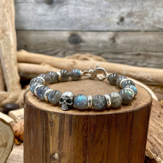 Bracelet homme MIDNIGHT SPELL – perles de labradorite 10 mm, tête de mort Pitch & Néo® et fermoir infini oversize argent 925 – bijoux fait main en argent 925 | Pitch & Néo