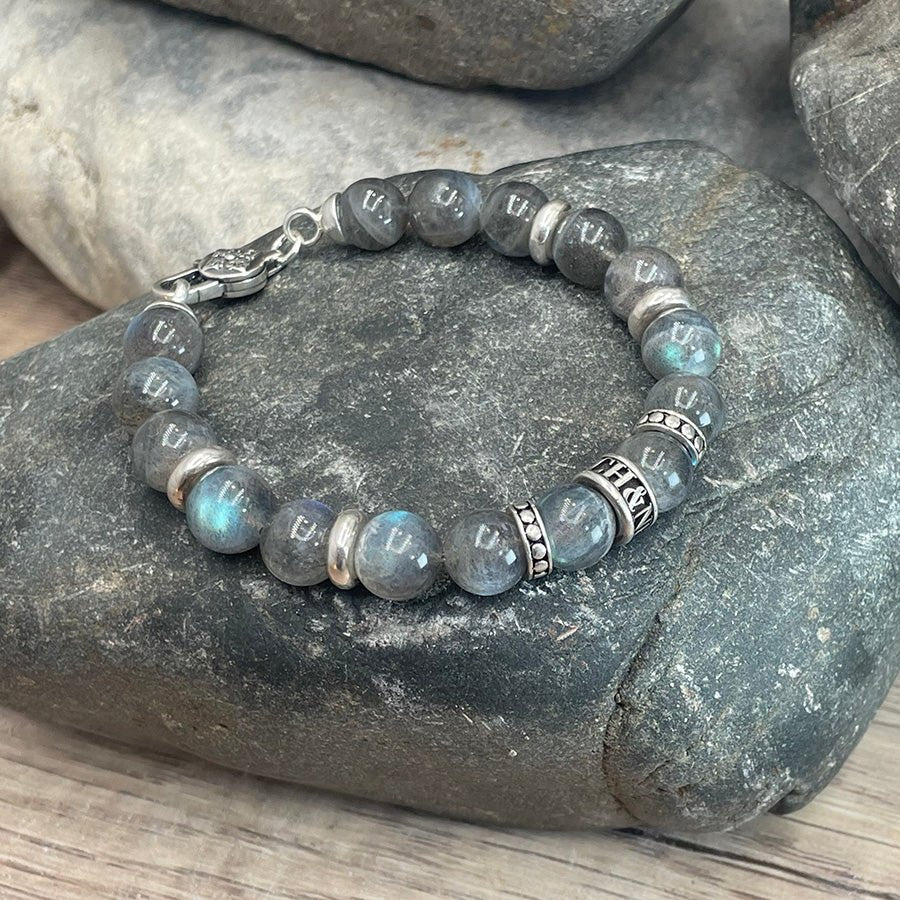 Bracelet homme MOONCHILD – perles de labradorite arc - en - ciel 10 mm, donuts Pitch & Néo®, fermoir argent 925 – bijoux fait main en argent 925 | Pitch & Néo