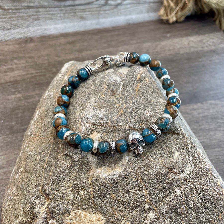 Bracelet homme MOSAIC BONES – perles de quartz mosaïque 8 mm, tête de mort artisanale et fermoir mousqueton argent 925 – bijoux fait main en argent 925 | Pitch & Néo