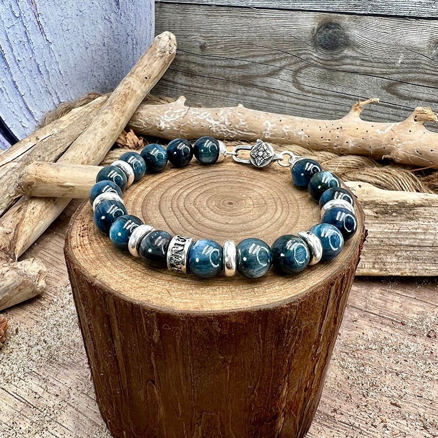 Bracelet homme NOT FOR EVERYONE – perles de cyanite 10 mm, donut signature et fermoir ajouré argent 925 – bijoux fait main en argent 925 | Pitch & Néo