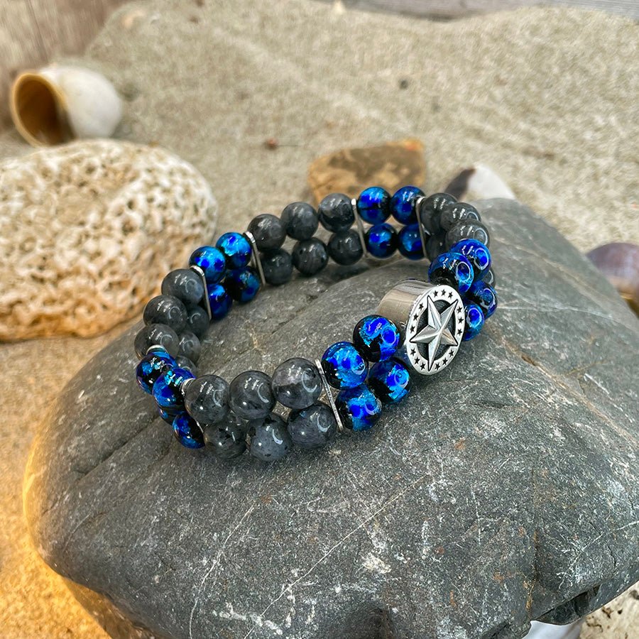 Bracelet homme SHADOWS & SPARKS – perles de larvikite 8 mm, perles de verre phosphorescentes et palet signature étoile argent 925 – bijoux fait main en argent 925 | Pitch & Néo