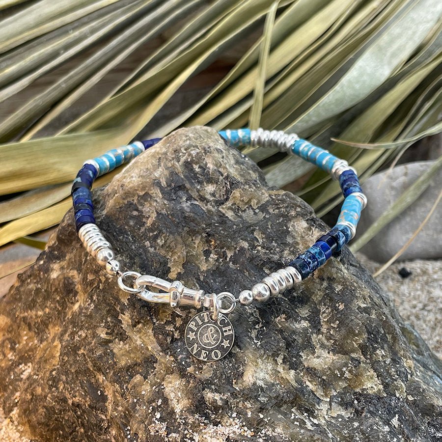 Bracelet homme surfeur MIDNIGHT SURFER – perles heishi jaspe impérial et lapis - lazuli, intercalaires et fermoir mousqueton en argent 925 – bijoux fait main en argent 925 | Pitch & Néo