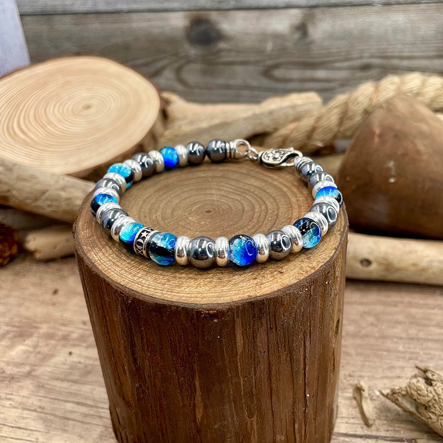 Bracelet homme TOO RICH TO GLOW – perles de térahertz de 8 mm, donut signature et fermoir fleur de lys argent 925 – bijoux fait main en argent 925 | Pitch & Néo