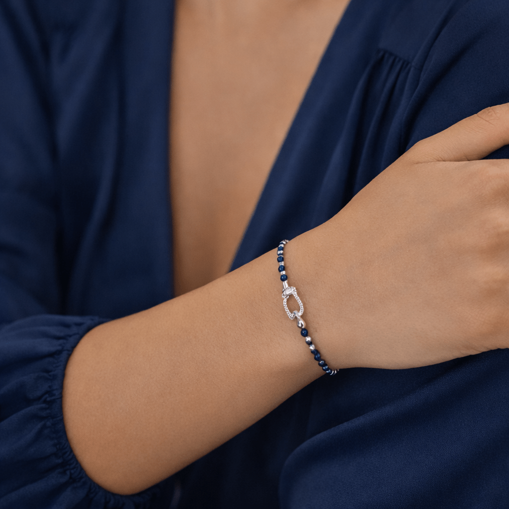 Bracelet perles femme argent 925 – BAD GIRL, GOOD KARMA, perles de saphir naturel facetté et fermoir fer à cheval serti de zircons – bijoux fait main en argent 925 | Pitch & Néo