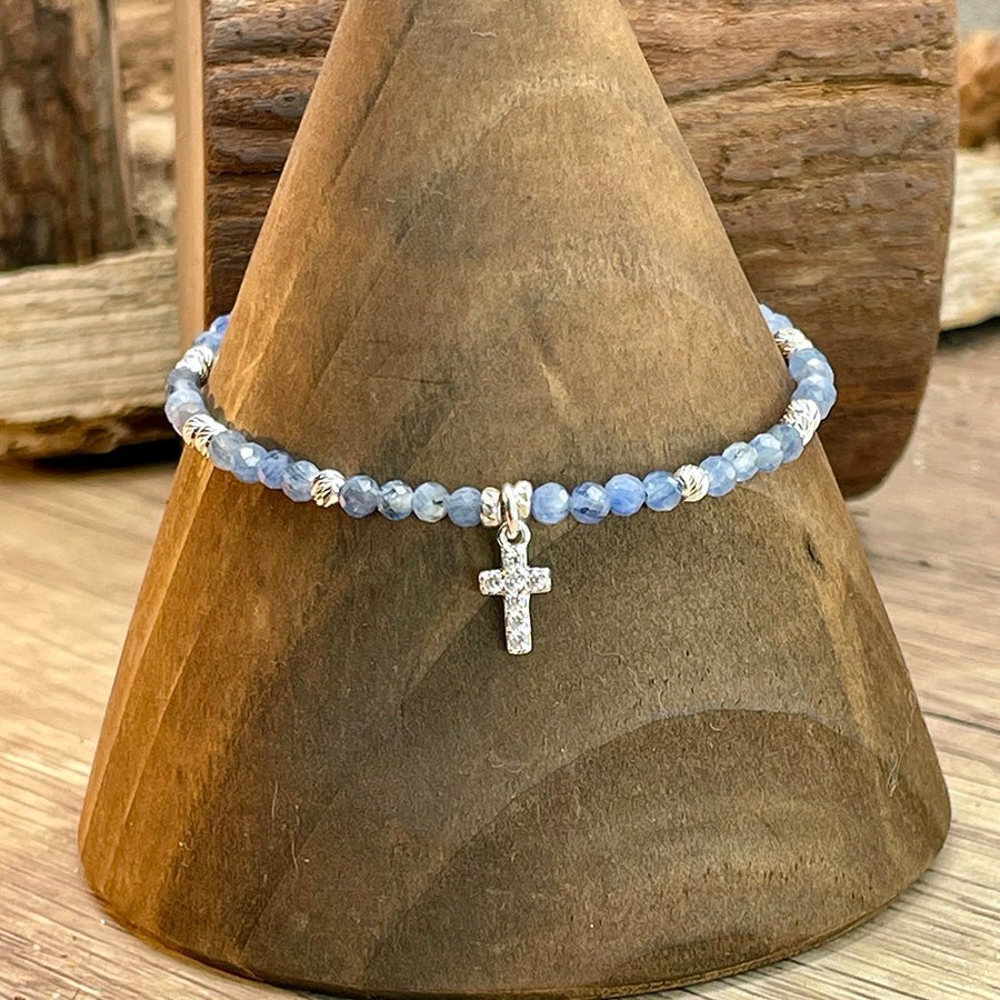 Bracelet perles femme argent 925 BURN MY HEAVEN – perles de cyanite facettées & pendentif croix zircons – bijoux fait main en argent 925 | Pitch & Néo