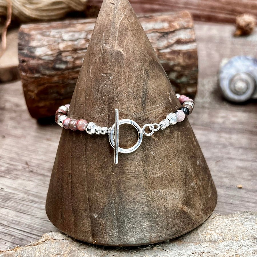 Bracelet perles femme argent 925 YOU MAKE ME BLUSH, BABY – perles de rhodonite & fermoir toggle – bijoux fait main en argent 925 | Pitch & Néo