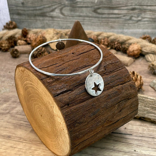 CÉLESTE BRACELET JONC ET MÉDAILLE RONDE AVEC UNE ÉTOILE AJOURÉE EN ARGENT 925 – bijoux fait main en argent 925 | Pitch & Néo