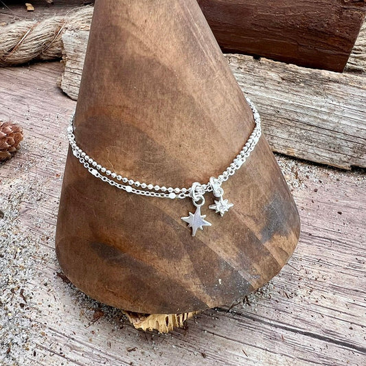 Chaîne de cheville double rang femme GET LOST, I’M A GALAXY – chaîne boules facettées scintillantes, chaîne cubes, pendentifs étoiles du Nord argent 925 et zircons – bijoux fait main en argent 925 | Pitch & Néo