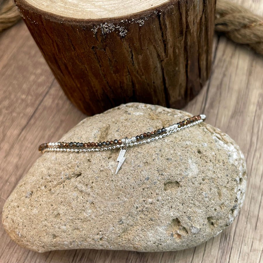 Chaîne de cheville femme FLASH MY ANKLE – double rang zircons coffee et chaîne boules facettées scintillantes en argent 925, pendentif éclair – bijoux fait main en argent 925 | Pitch & Néo