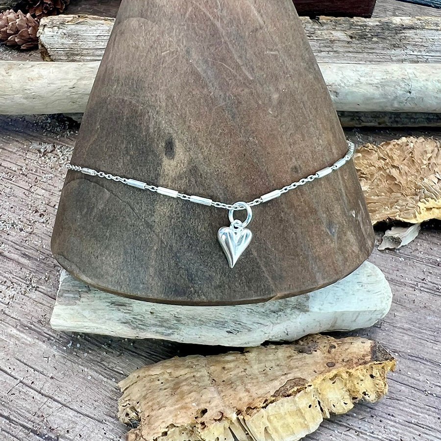 Chaîne de cheville femme GRAFFITI LOVER GIRL – maillons tubes alternés et pendentif cœur bombé argent 925 – bijoux fait main en argent 925 | Pitch & Néo