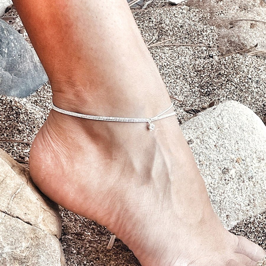 Chaîne de cheville femme STARSTRUCK BABY – double rang chaîne boules facettées scintillantes argent 925 et pendentif étoile zircon – bijoux fait main en argent 925 | Pitch & Néo