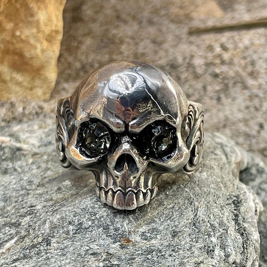 Chevalière tête de mort homme JOHN DOE – argent 925 et étoiles signature – bijoux fait main en argent 925 | Pitch & Néo