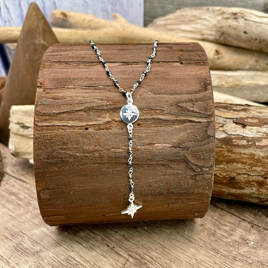 Collier chapelet femme STAR BLESS THE QUEEN – chaîne rosaire perlée d’onyx, forme Y & pendentifs étoile du Nord et étoile pavée de zircons en argent 925 – bijoux fait main en argent 925 | Pitch & Néo