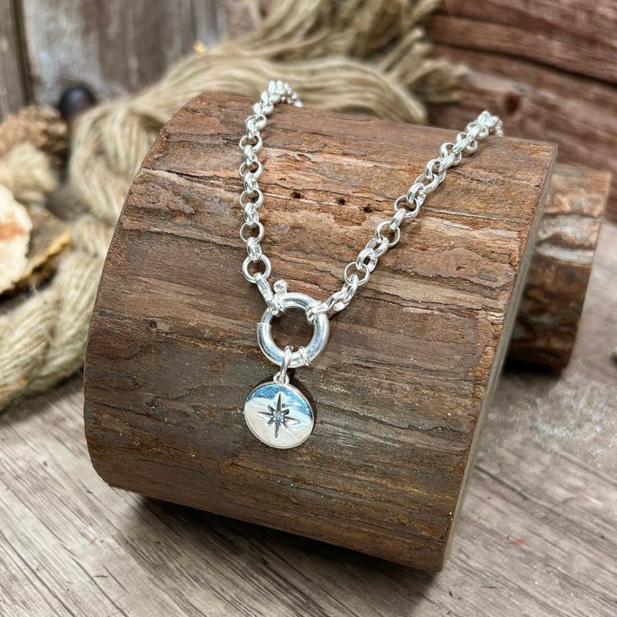 Collier femme argent 925 SHUT UP & GUIDE ME – chaîne jaseron 5,5 mm, fermoir bouée et médaille étoile polaire – bijoux fait main en argent 925 | Pitch & Néo