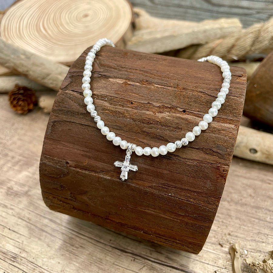 Collier femme BLESSED BUT WILD – perles de culture 4 mm, croix zircon baguette et perles diamantées argent 925 – bijoux fait main en argent 925 | Pitch & Néo