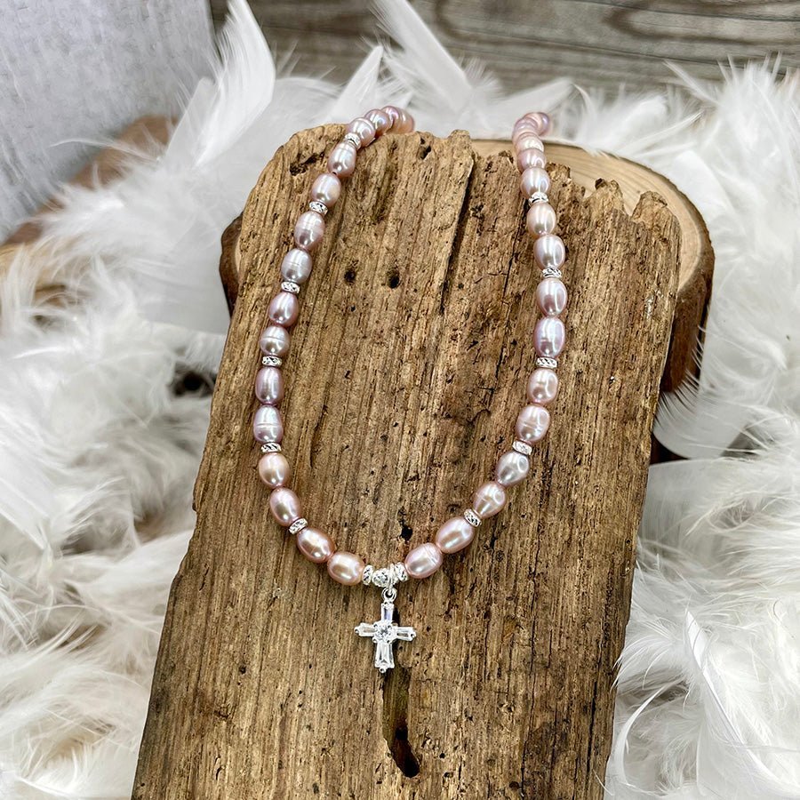 Collier femme BLESSED & OBSESSED – perles de culture rose - violet, croix en zircons baguette sur argent 925 – bijoux fait main en argent 925 | Pitch & Néo