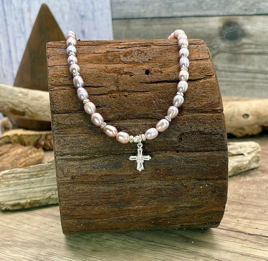 Collier femme BLESSED & OBSESSED – perles de culture rose - violet, croix en zircons baguette sur argent 925 – bijoux fait main en argent 925 | Pitch & Néo