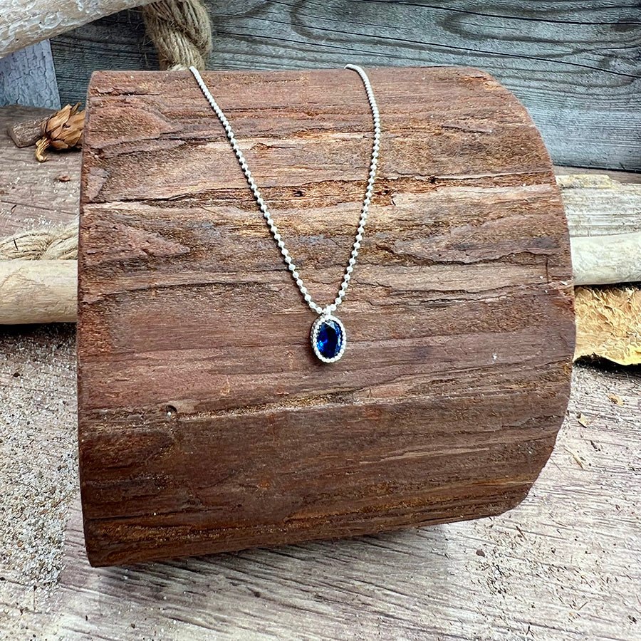 Collier femme BORN TO BE ROYAL – chaîne boules facettées scintillantes & pendentif zircon façon saphir et argent 925 – bijoux fait main en argent 925 | Pitch & Néo