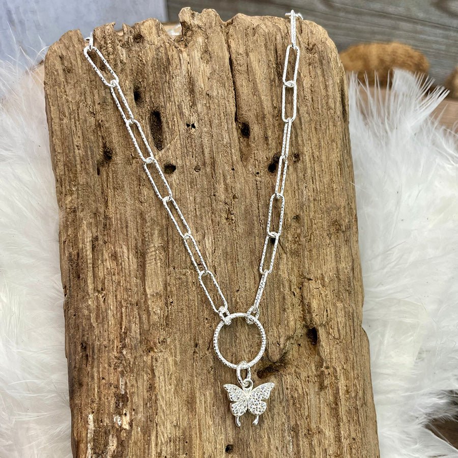 Collier femme BREAK THE COCOON, GIRL! – chaîne rectangulaire facettée façon diamant & pendentif papillon serti de zircons en argent 925 – bijoux fait main en argent 925 | Pitch & Néo