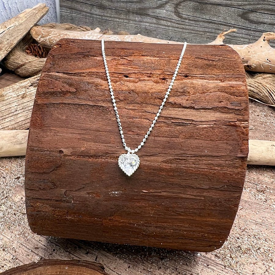 Collier femme BRIGHTER THAN MY FUTURE – chaîne boules facettées scintillantes, pendentif cœur zircon serti milgrain et argent 925 – bijoux fait main en argent 925 | Pitch & Néo