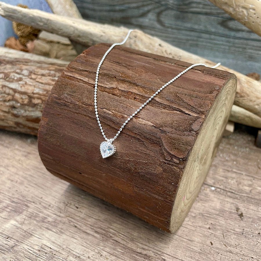 Collier femme BRIGHTER THAN MY FUTURE – chaîne boules facettées scintillantes, pendentif cœur zircon serti milgrain et argent 925 – bijoux fait main en argent 925 | Pitch & Néo
