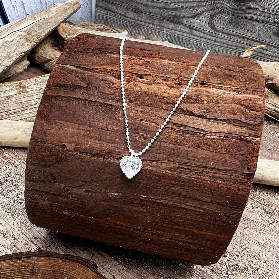 Collier femme BRIGHTER THAN MY FUTURE – chaîne boules facettées scintillantes, pendentif cœur zircon serti milgrain et argent 925 – bijoux fait main en argent 925 | Pitch & Néo