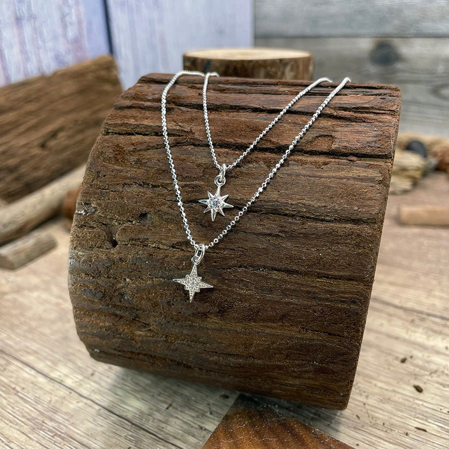 Collier femme double - rang BORN TO SHINE DARLING – chaînes boules facettées scintillantes & pendentifs étoiles polaires zircons façon diamant en argent 925 – bijoux fait main en argent 925 | Pitch & Néo