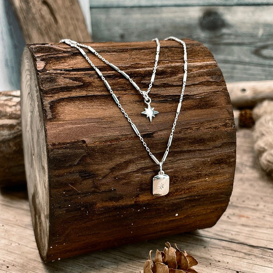 Collier femme double - rang DON’T ASK, JUST SPARK – maille forçat tubes miroir & pendentifs étoile polaire et médaille gravée étoile du Nord en argent 925 – bijoux fait main en argent 925 | Pitch & Néo