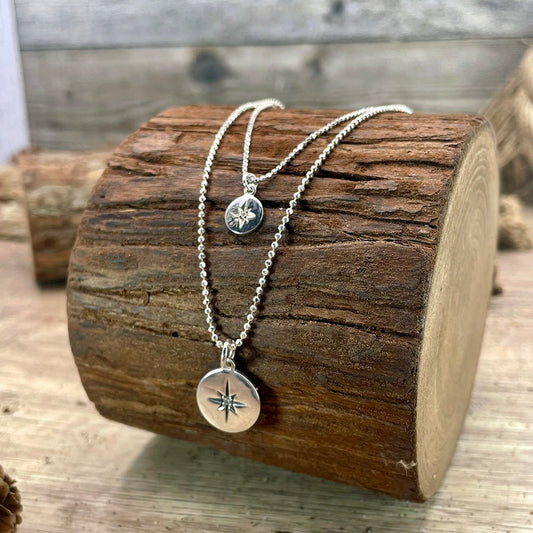 Collier femme double - rang DOUBLE SHINE – chaînes boules facettées scintillantes fine & épaisse & pendentifs médailles miroir zircons étoile du Nord en argent 925 – bijoux fait main en argent 925 | Pitch & Néo