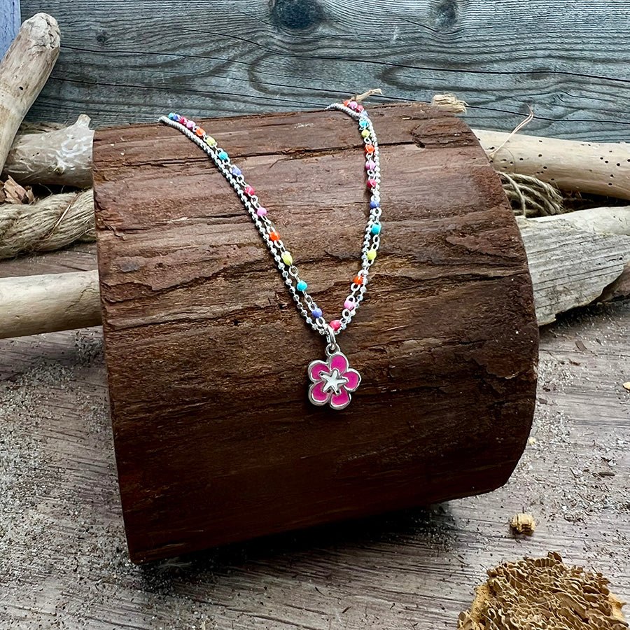 Collier femme double rang HIBISCUS & ALOHA – chaîne perles émaillées fluo multicolore, pendentif fleur hibiscus rose fluo et argent 925 – bijoux fait main en argent 925 | Pitch & Néo