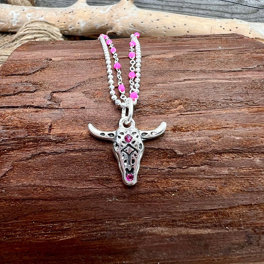 Collier femme double rang TOO PINK TO DIE – chaîne perles émaillées fluo rose et pendentif tête de buffle zircon fuchsia argent 925 – bijoux fait main en argent 925 | Pitch & Néo